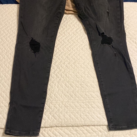 Levi’s classic Curvy Skinny Black Jeans - Picture 2 of 5